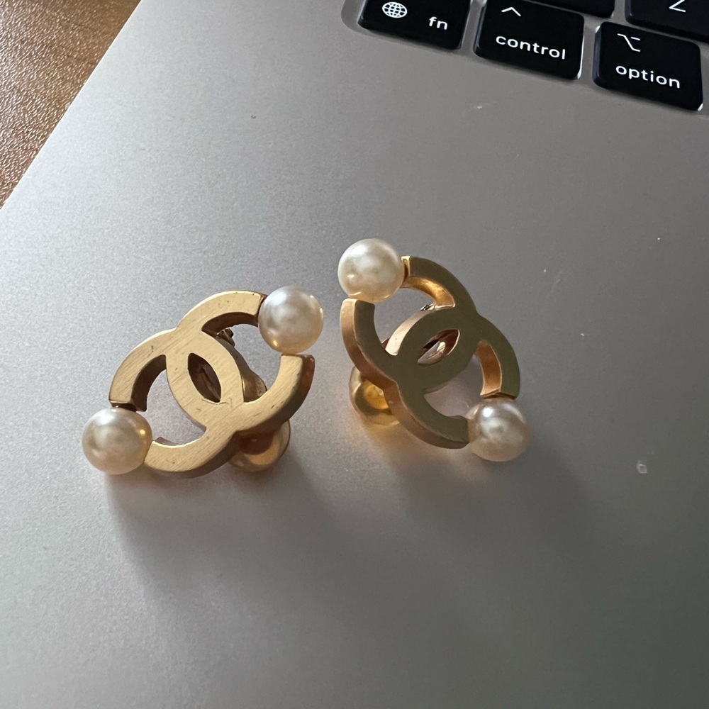 Chanel Vintage CC Logo with Pearl Clip On Earrings